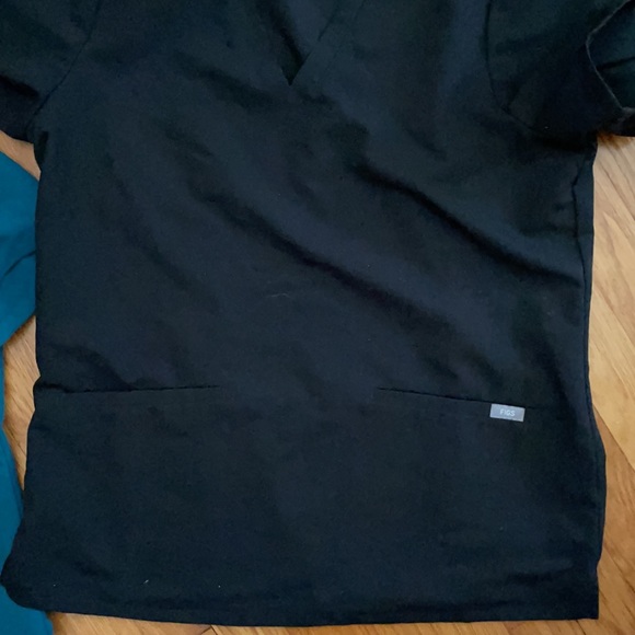 Two Figs scrub tops. Size medium. Price is for both together - Picture 3 of 3